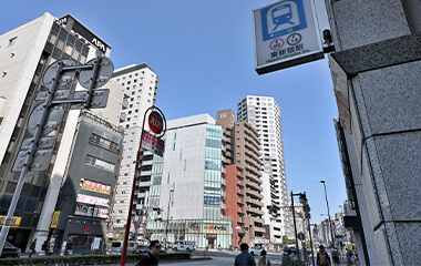 東新宿駅から徒歩30秒
